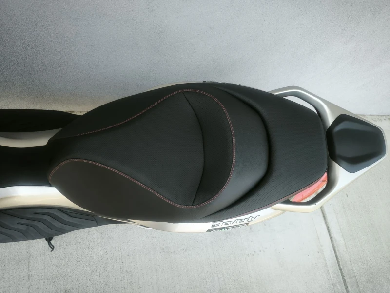 Piaggio Beverly 300 HPE, ABS/ASR, на 4415 км., снимка 14 - Мотоциклети и мототехника - 50623962