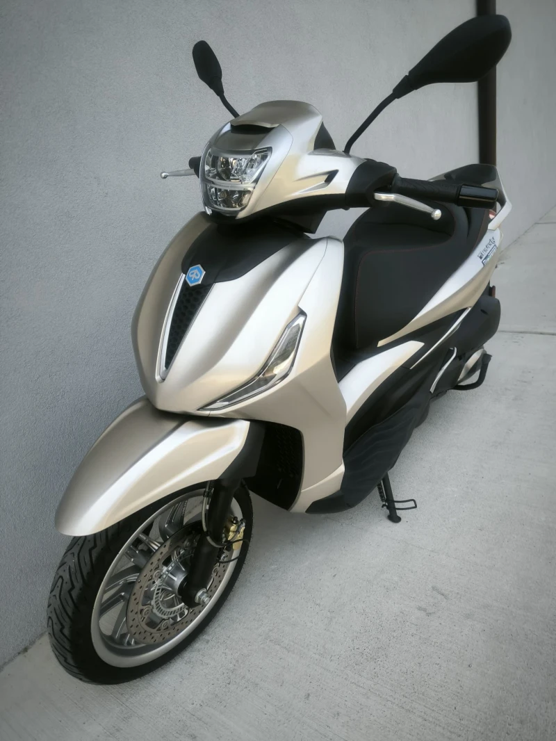 Piaggio Beverly 300 HPE, ABS/ASR, на 4415 км., снимка 16 - Мотоциклети и мототехника - 50623962