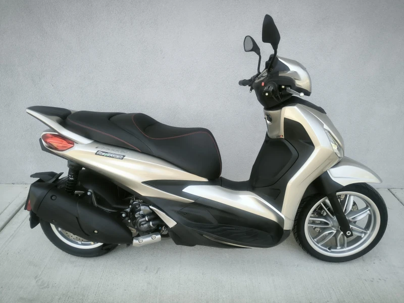 Piaggio Beverly 300 HPE, ABS/ASR, на 4415 км.