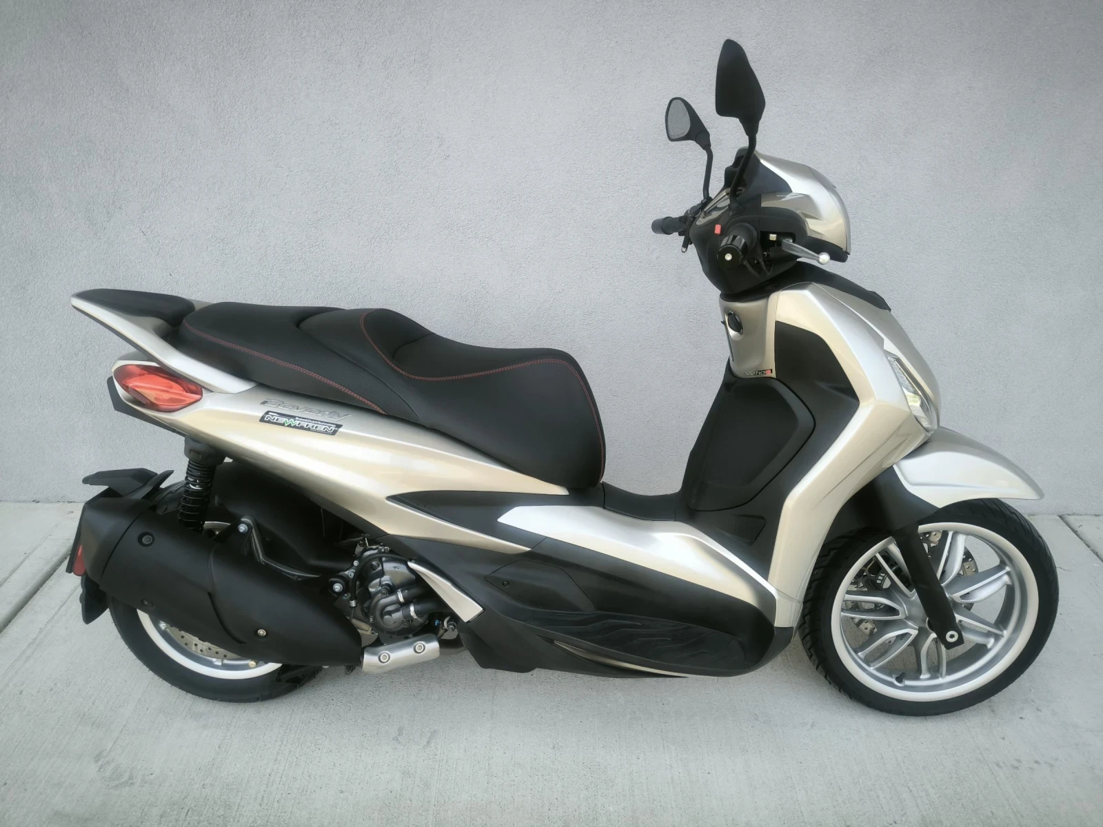 Piaggio Beverly 300 HPE, ABS/ASR, на 4415 км., снимка 1