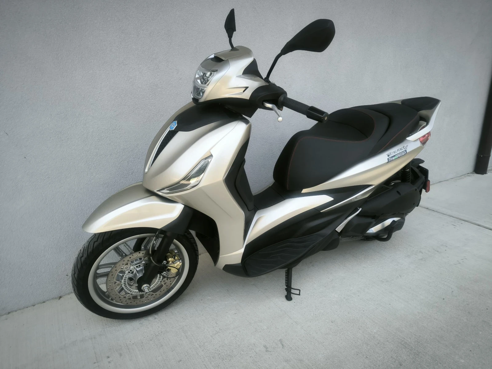 Piaggio Beverly 300 HPE, ABS/ASR, на 4415 км. - изображение 9