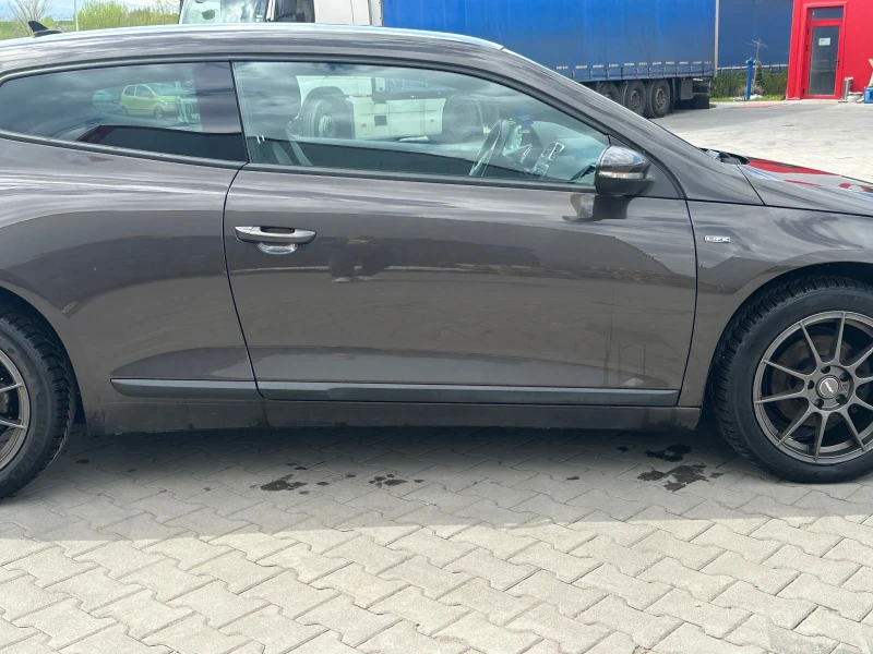 VW Scirocco 2.0 TDI 140 кс топ състояние Реал  км сервизна кни, снимка 8 - Автомобили и джипове - 52394019
