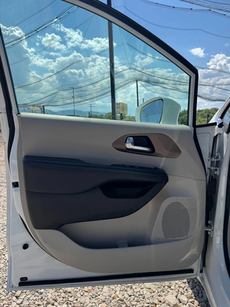 Chrysler Pacifica 3.6L* ЛИЗИНГ* , снимка 9 - Автомобили и джипове - 50745310