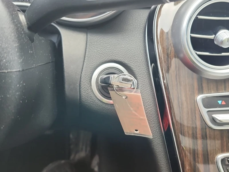 Mercedes-Benz C 300 2017* CARFAX * БЕЗ ПЪРВОНАЧАЛНА ВНОСКА, снимка 7 - Автомобили и джипове - 52744616