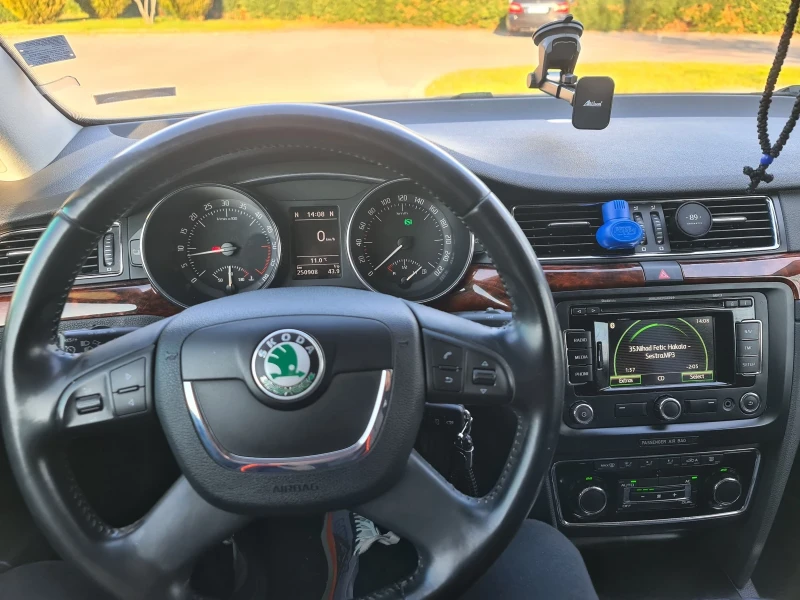 Skoda Superb 2.0TDI, снимка 9 - Автомобили и джипове - 52752326