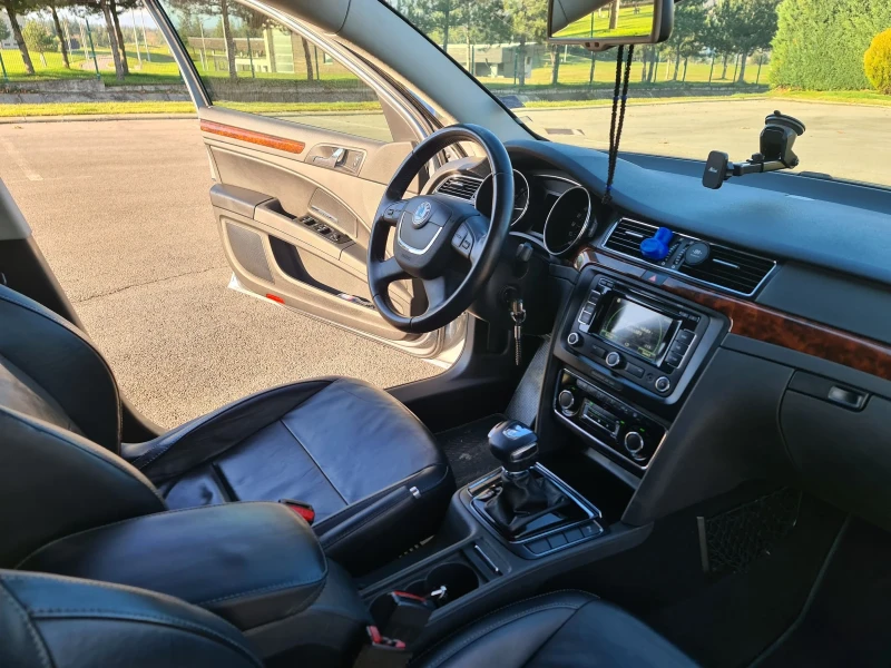 Skoda Superb 2.0TDI, снимка 6 - Автомобили и джипове - 52752326