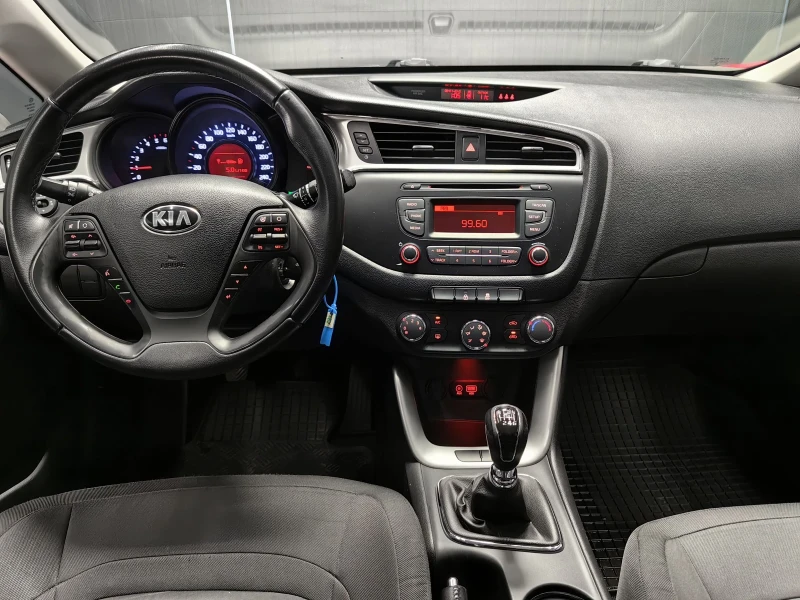 Kia Ceed 1.6CRDI* 136PS* FACE* 6В* AUX* ТЕМПОМАТ* КАТО НОВА, снимка 11 - Автомобили и джипове - 52996327