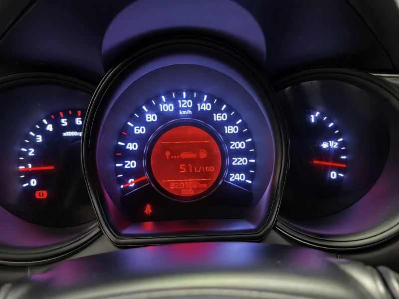 Kia Ceed 1.6CRDI* 136PS* FACE* 6В* AUX* ТЕМПОМАТ* КАТО НОВА, снимка 15 - Автомобили и джипове - 52996327