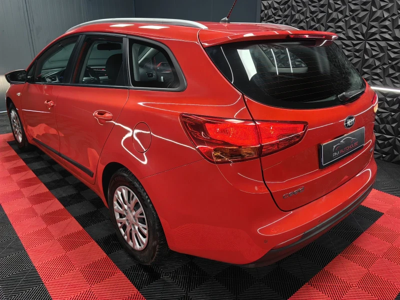 Kia Ceed 1.6CRDI* 136PS* FACE* 6В* AUX* ТЕМПОМАТ* КАТО НОВА, снимка 3 - Автомобили и джипове - 52996327