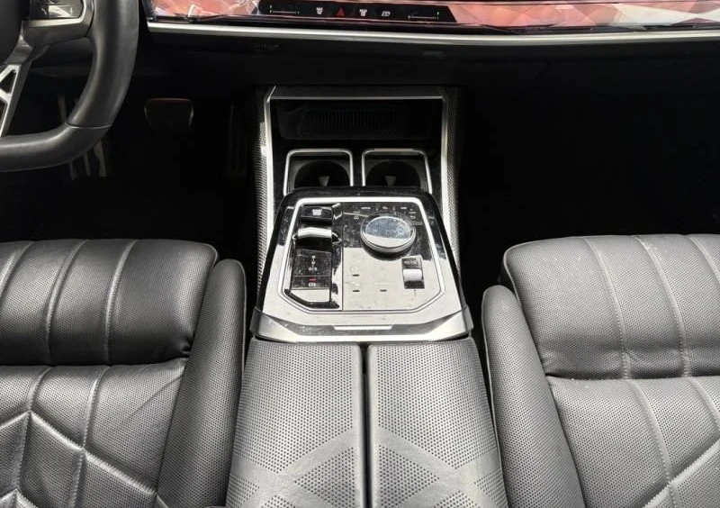 BMW 750 e Plug-in Hybrid xDrive - изображение 8
