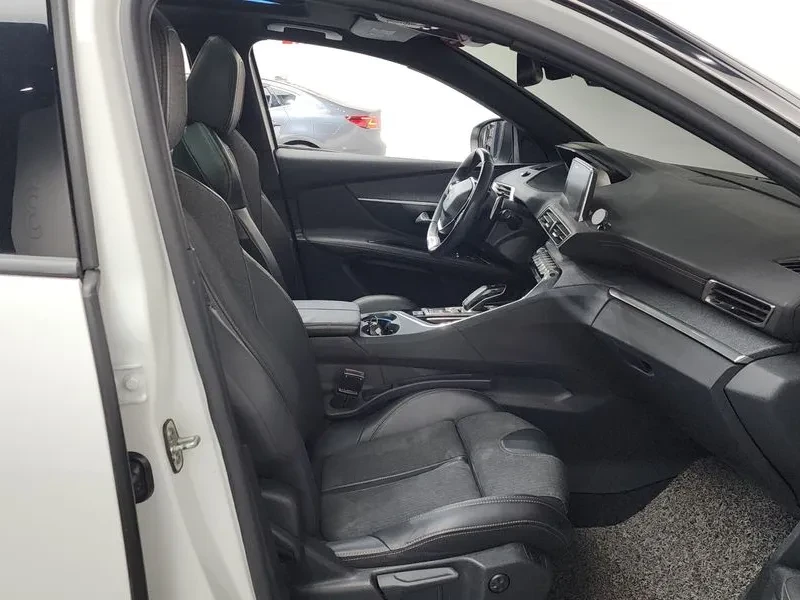 Peugeot 3008 1.6 BlueHDI, снимка 11 - Автомобили и джипове - 54298781