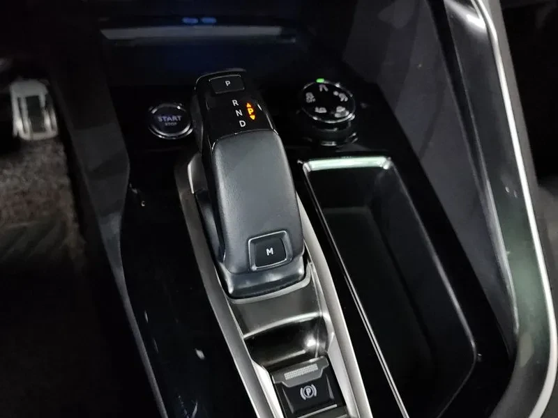 Peugeot 3008 1.6 BlueHDI, снимка 9 - Автомобили и джипове - 54298781