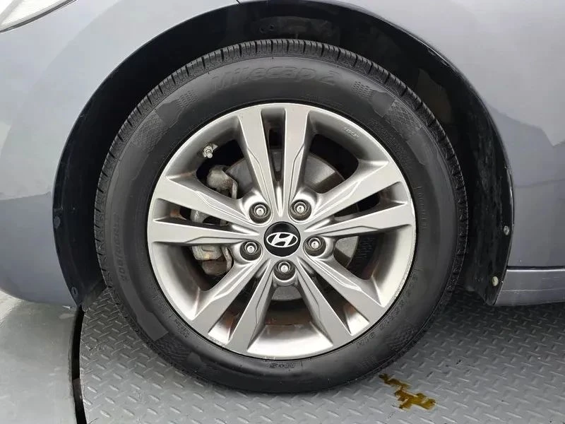 Hyundai Elantra, снимка 5 - Автомобили и джипове - 56723502