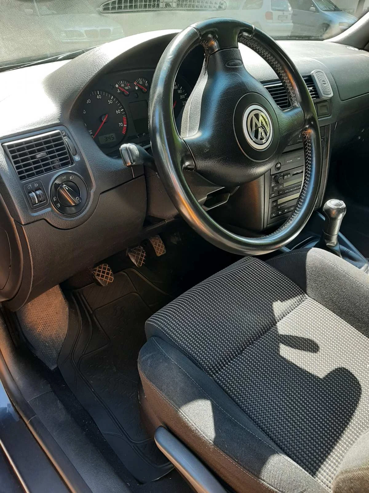 VW Golf 1.6 Бензин - изображение 6