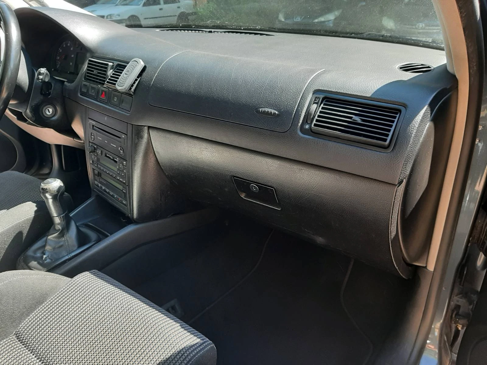 VW Golf 1.6 Бензин - изображение 7