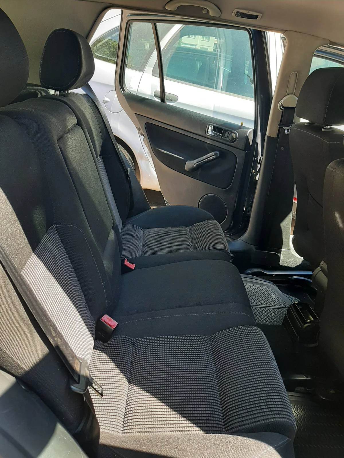 VW Golf 1.6 Бензин - изображение 9
