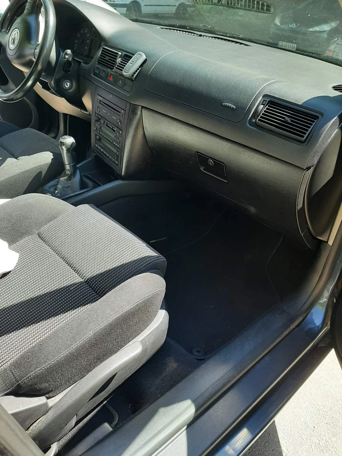 VW Golf 1.6 Бензин - изображение 8