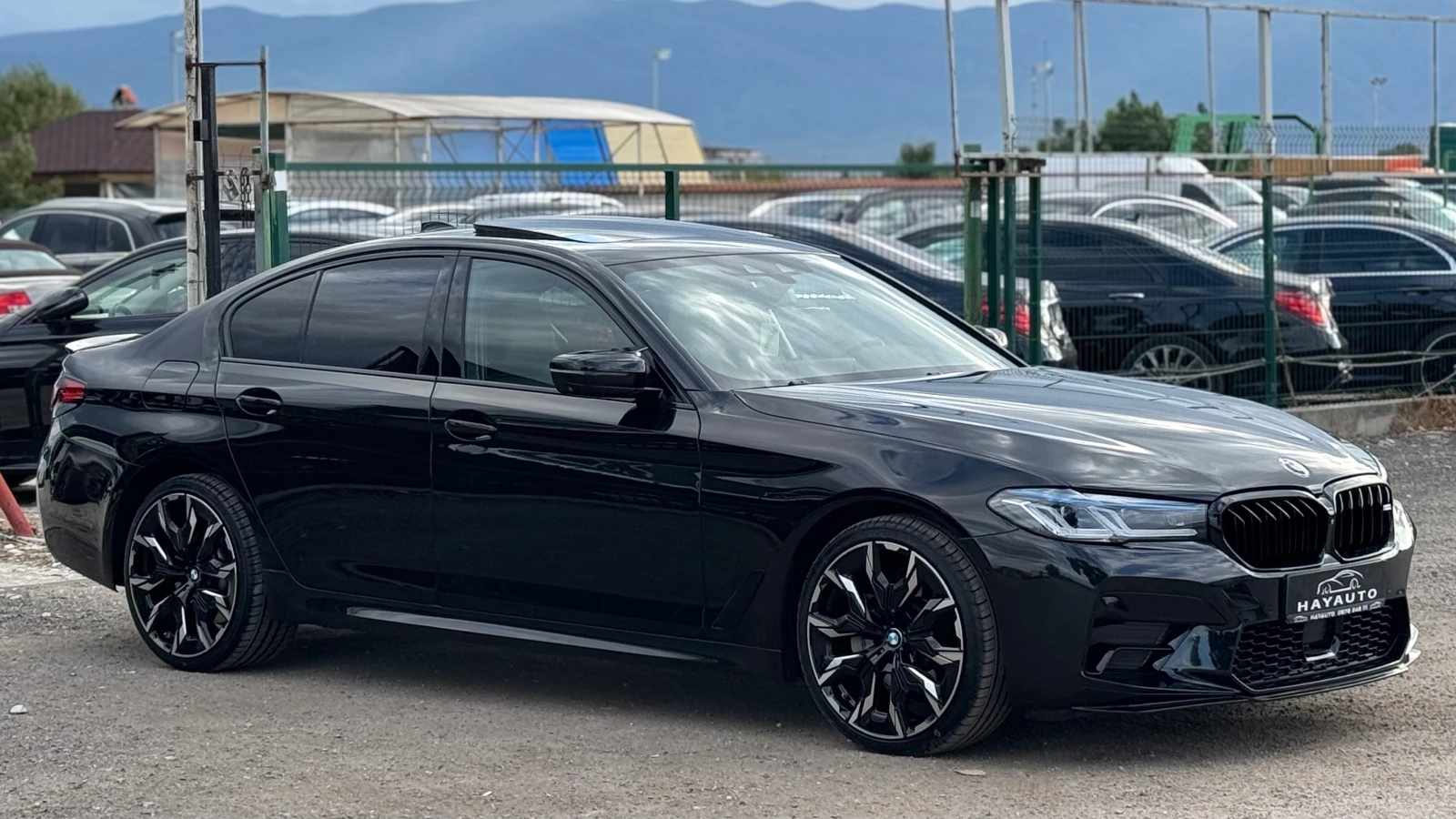 BMW 530 d= M-performance= Distronic= Facelift= HUD= Soft C - изображение 3