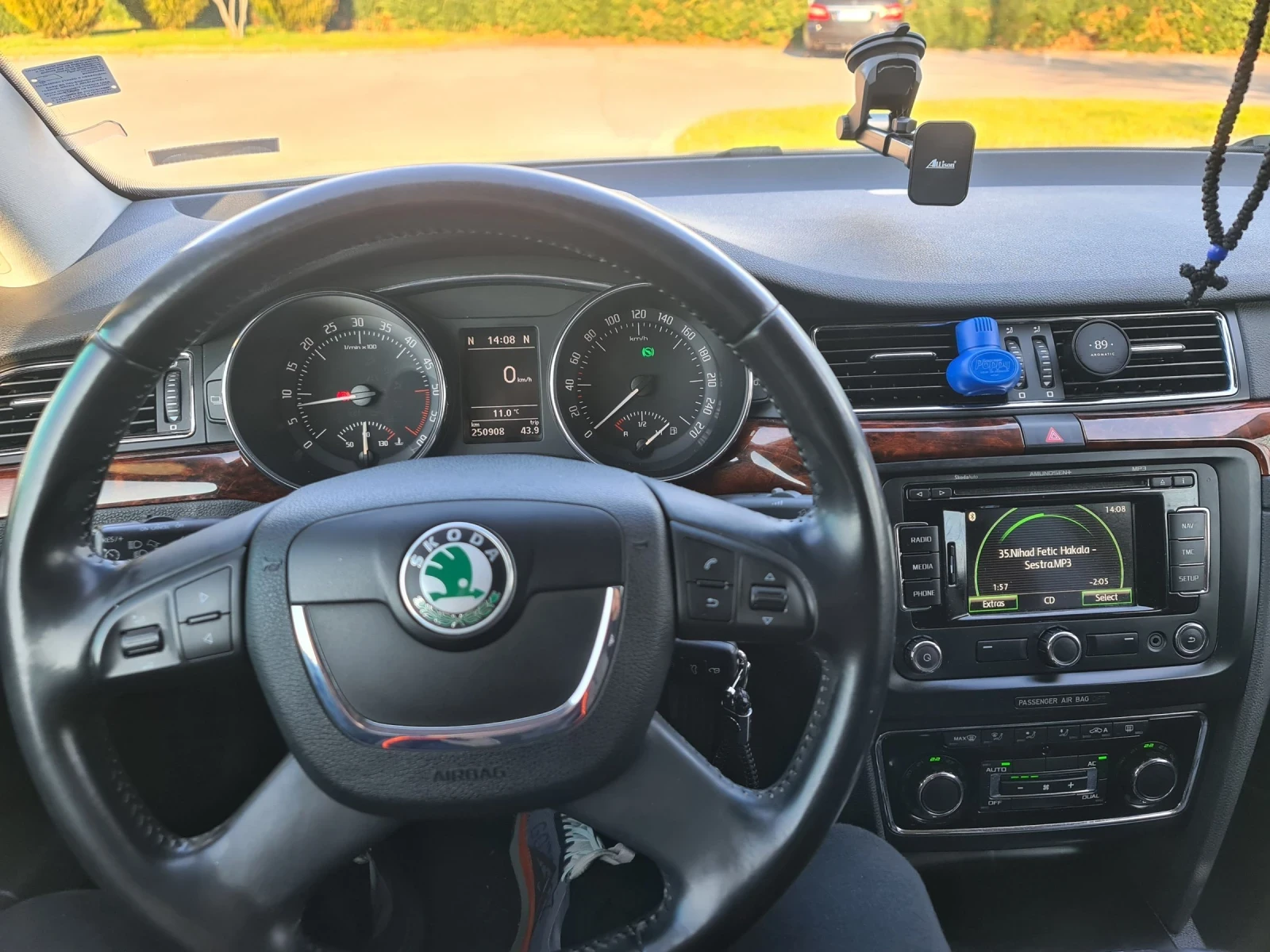 Skoda Superb 2.0TDI - изображение 9