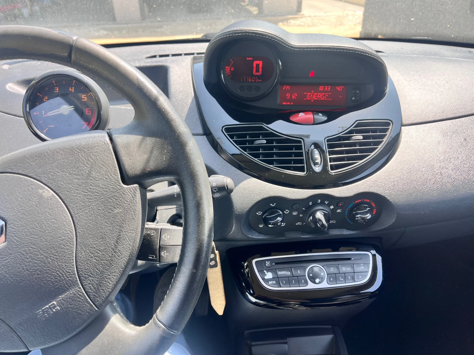 Renault Twingo 1.2 газ, снимка 11 - Автомобили и джипове - 53729990
