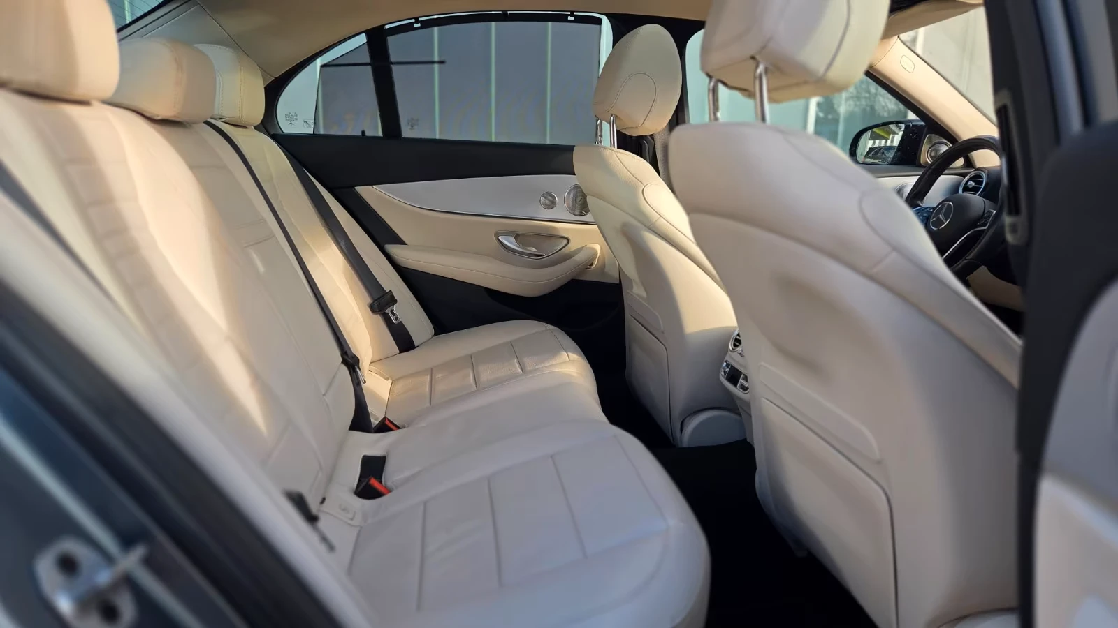 Mercedes-Benz E 400 d AMG 4-Matic , снимка 8 - Автомобили и джипове - 54384239