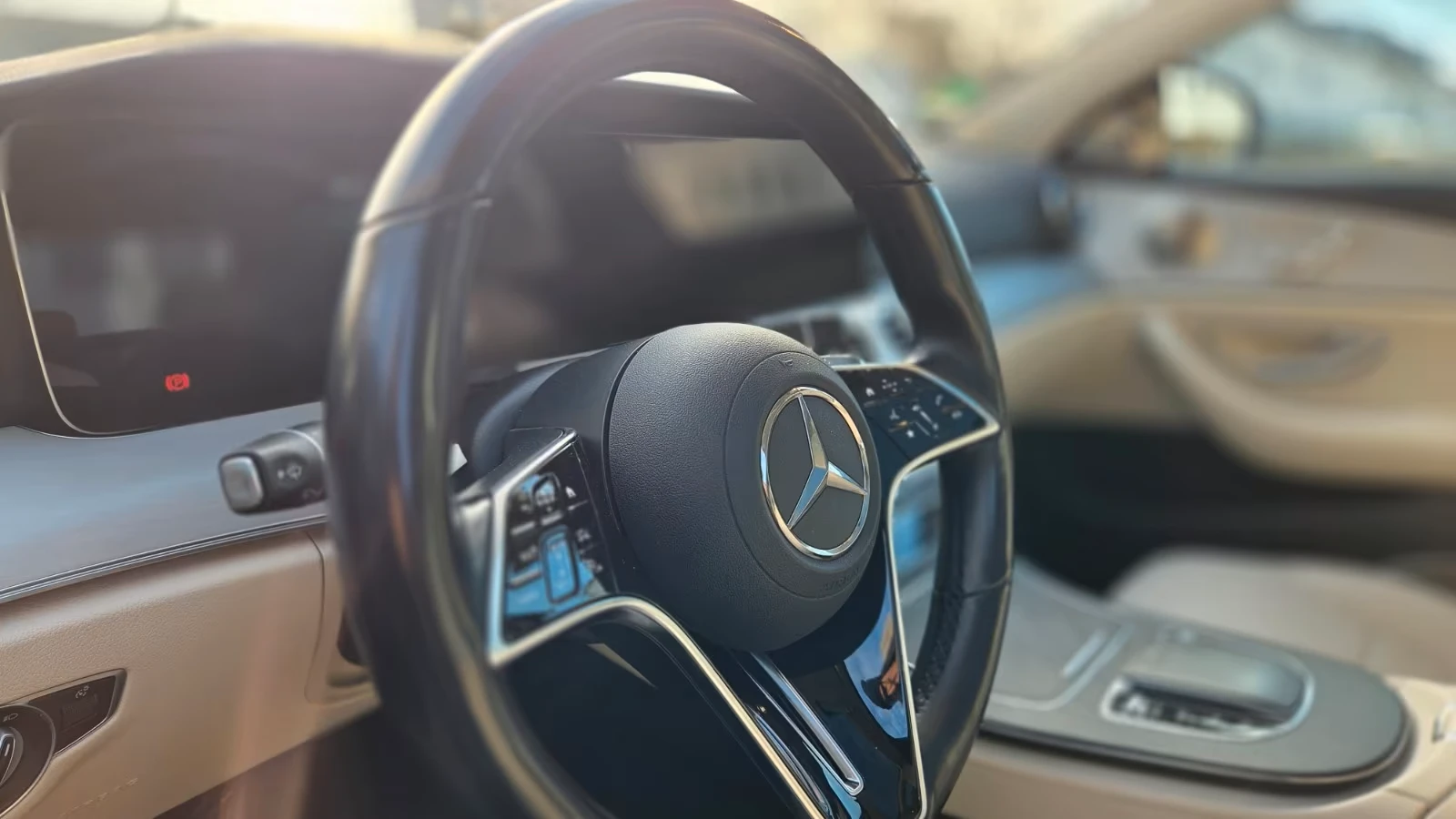 Mercedes-Benz E 400 d AMG 4-Matic , снимка 9 - Автомобили и джипове - 54384239