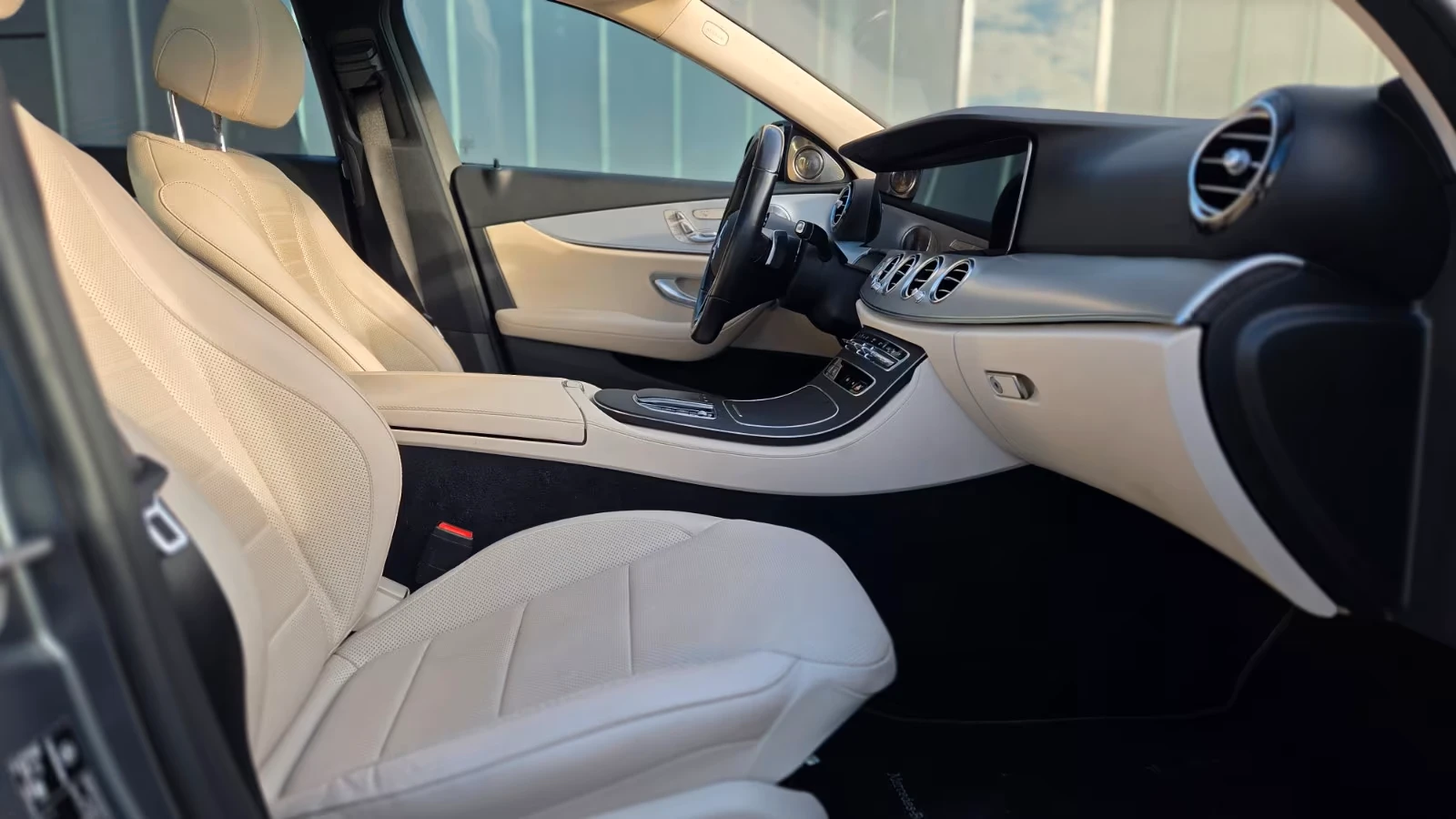 Mercedes-Benz E 400 d AMG 4-Matic , снимка 15 - Автомобили и джипове - 54384239