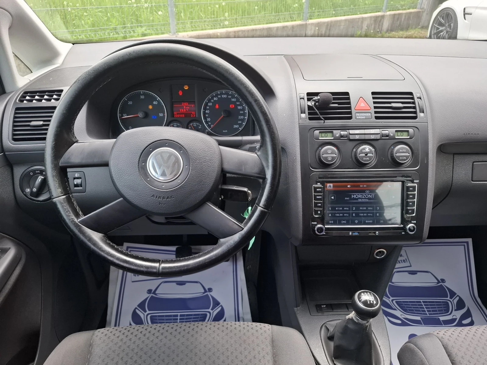 VW Touran 1.9TDI-105к.с.НАВИ* КЛИМАТРОНИК* 6ск.* АВТОПИЛОТ* , снимка 13 - Автомобили и джипове - 54543152