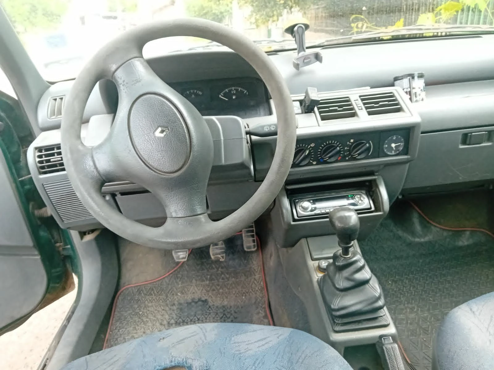 Renault Clio, снимка 5 - Автомобили и джипове - 55013784