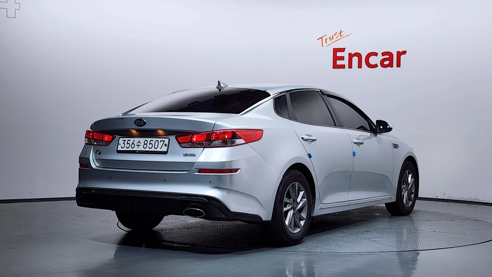 Kia K5 ПОДГРЕВИ| ПАНОРАМА| ЗАДНА КАМЕРА| ФИКСИРАНА ЦЕНА, снимка 2 - Автомобили и джипове - 55538618