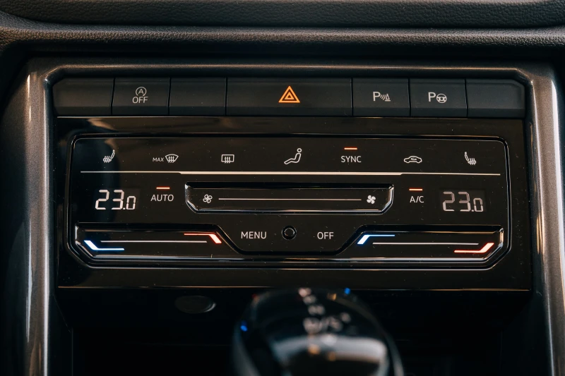 VW T-Roc Style, 2.0 TDI, 4MOTION, DSG, снимка 8 - Автомобили и джипове - 52771909