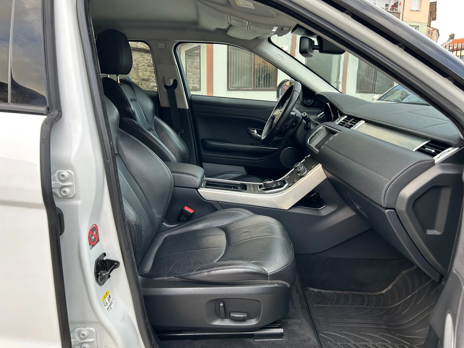 Land Rover Range Rover Evoque FACELIFT * 2.0D * 4x4 * 150 �.� | Mobile.bg � ����������� 9