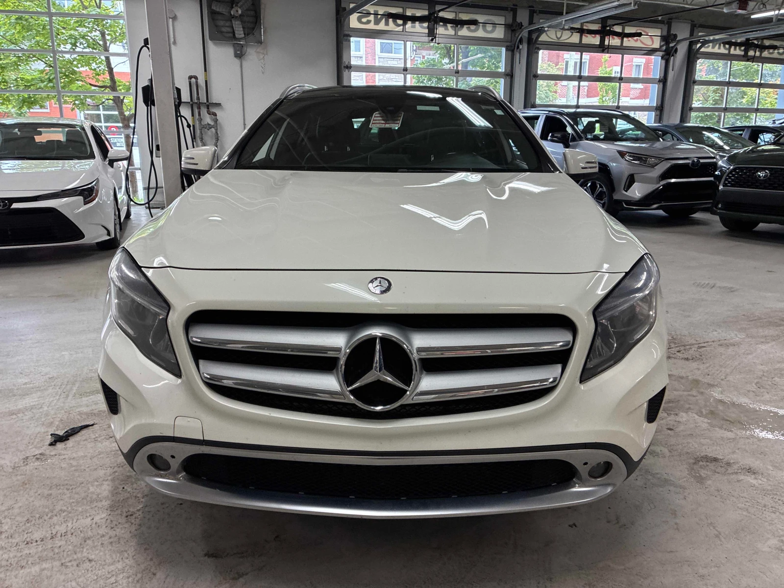 Mercedes-Benz GLA 250 * АВТОКРЕДИТ * ГЛАВНО ПРЕДСТАВИТЕЛСТВО, снимка 2 - Автомобили и джипове - 56018052