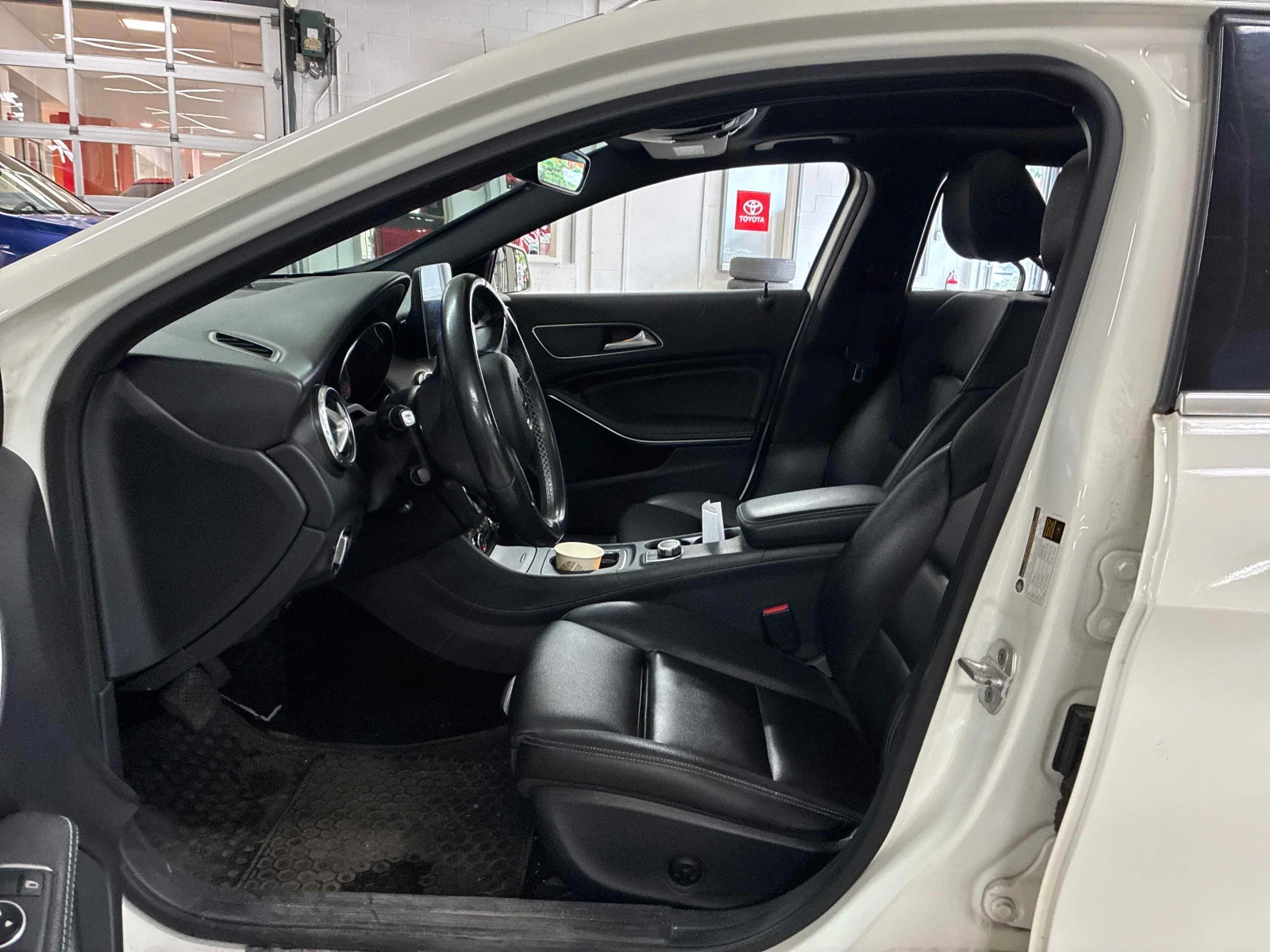 Mercedes-Benz GLA 250 * АВТОКРЕДИТ * ГЛАВНО ПРЕДСТАВИТЕЛСТВО, снимка 8 - Автомобили и джипове - 56018052