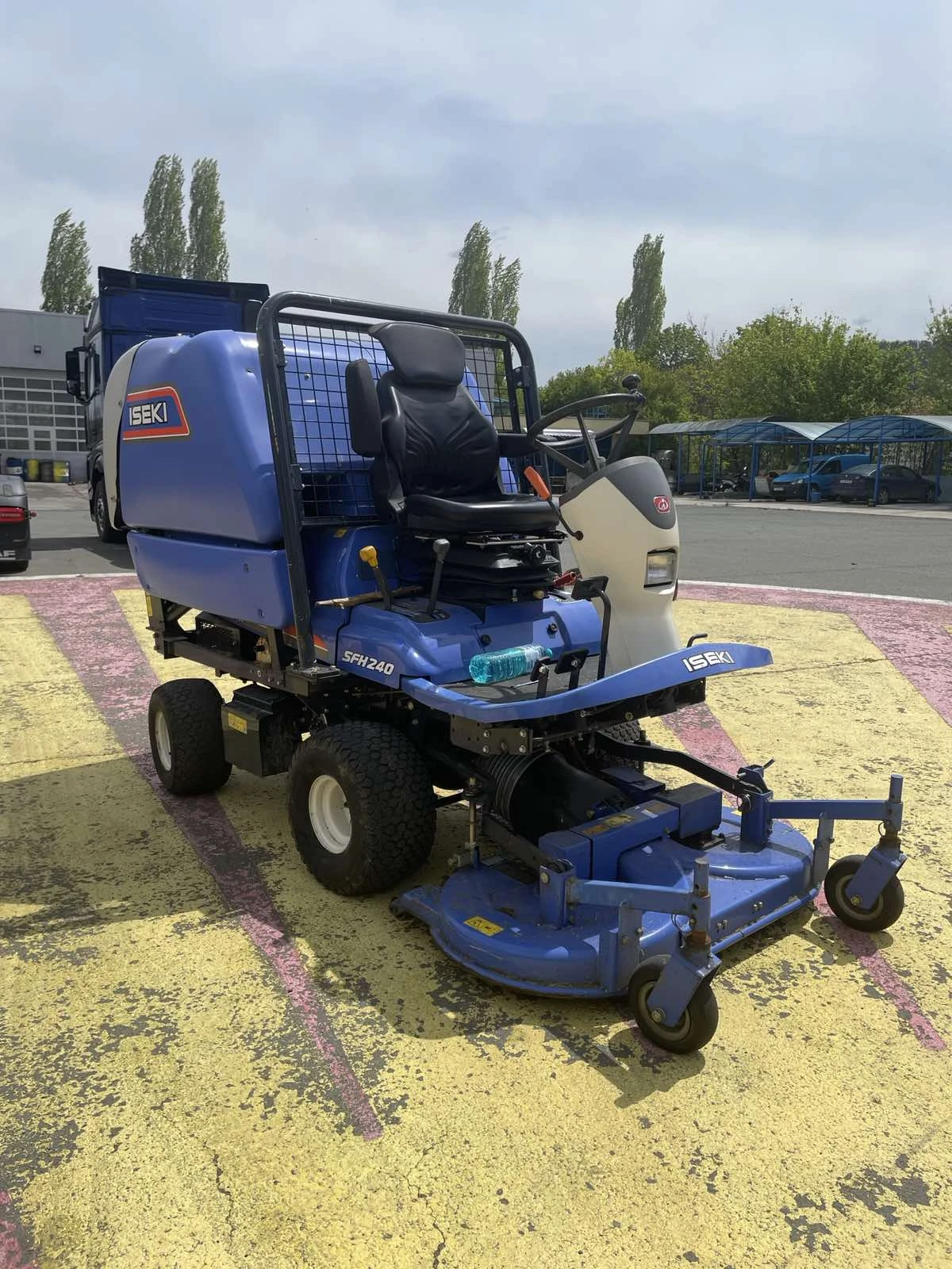 Трактор ISEKI SFH 240, снимка 3 - Селскостопанска техника - 54409564