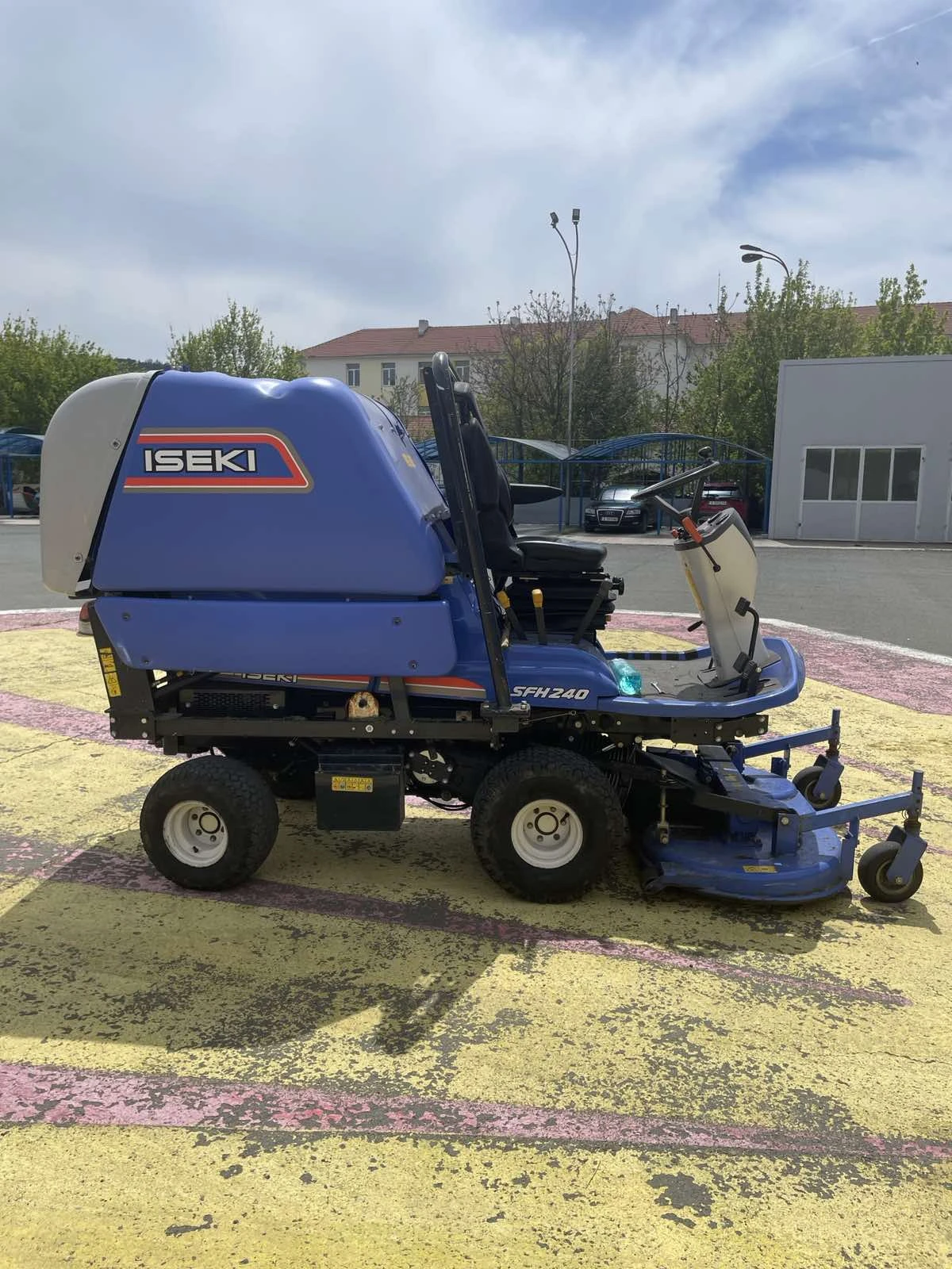 Трактор ISEKI SFH 240, снимка 4 - Селскостопанска техника - 54409564