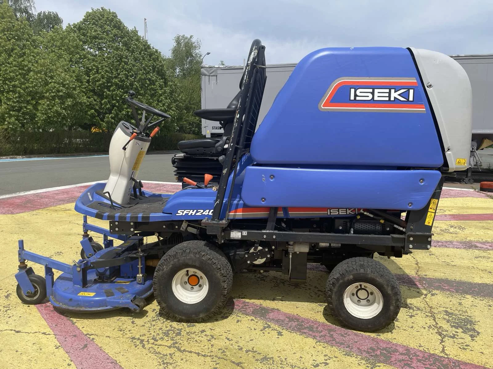 Трактор ISEKI SFH 240, снимка 7 - Селскостопанска техника - 54409564