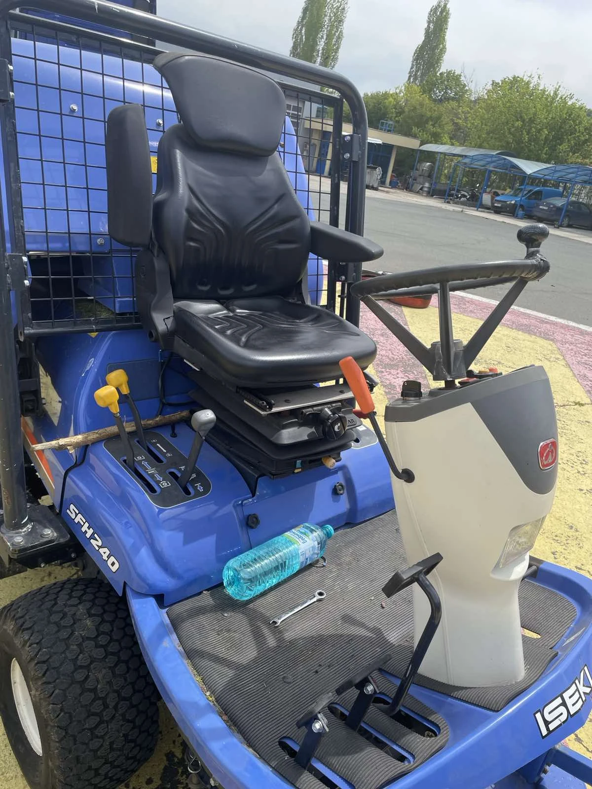 Трактор ISEKI SFH 240, снимка 11 - Селскостопанска техника - 54409564