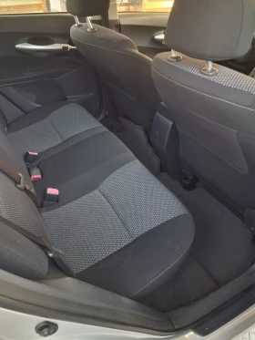 Toyota Auris 2.0D4D ШЕСТ СКОРОСТИ, снимка 17