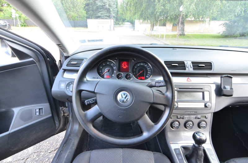 VW Passat B6 1.6, снимка 14 - Автомобили и джипове - 46259012
