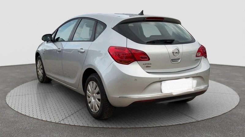 Opel Astra 1.7 CDTI, снимка 8 - Автомобили и джипове - 47647233