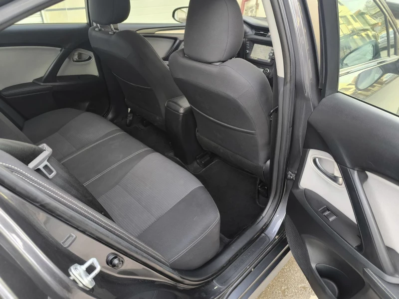 Toyota Avensis 2.0 D-4D Active Plus, снимка 10 - Автомобили и джипове - 52634528