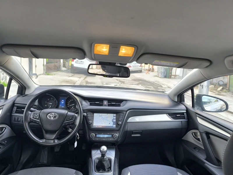 Toyota Avensis 2.0 D-4D Active Plus, снимка 8 - Автомобили и джипове - 52634528