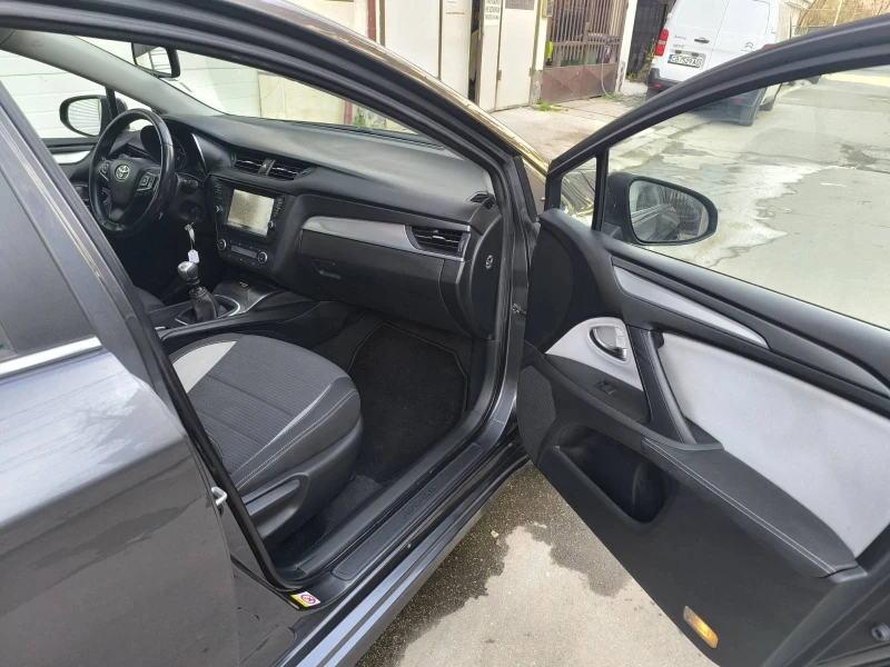 Toyota Avensis 2.0 D-4D Active Plus, снимка 9 - Автомобили и джипове - 52634528