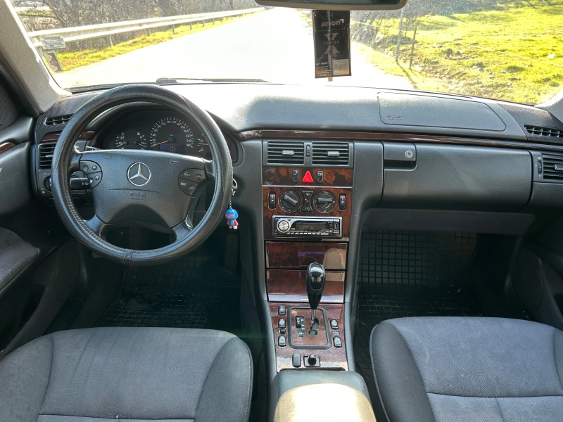 Mercedes-Benz E 270 Автомат , снимка 8 - Автомобили и джипове - 52921057