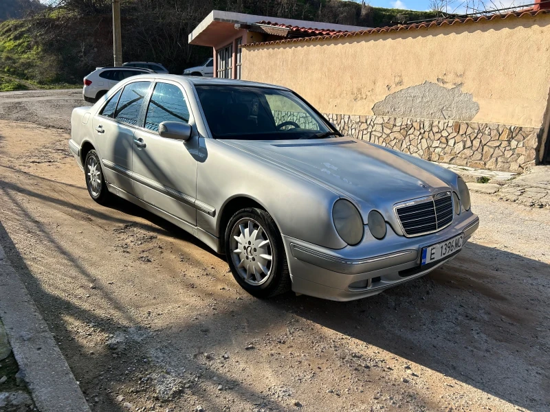 Mercedes-Benz E 270 Автомат , снимка 15 - Автомобили и джипове - 52921057