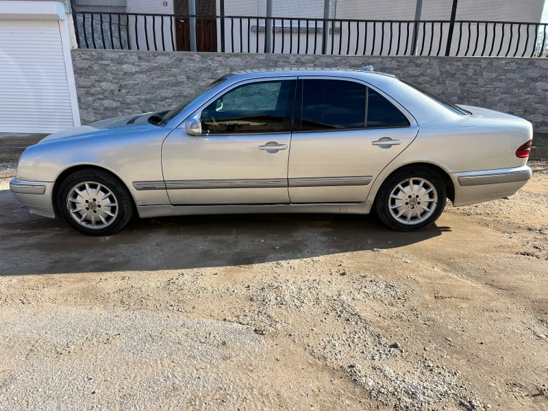 Mercedes-Benz E 270 Автомат , снимка 7 - Автомобили и джипове - 52921057