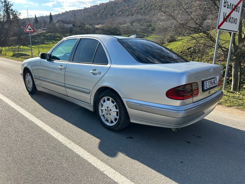 Mercedes-Benz E 270 Автомат , снимка 17 - Автомобили и джипове - 52921057