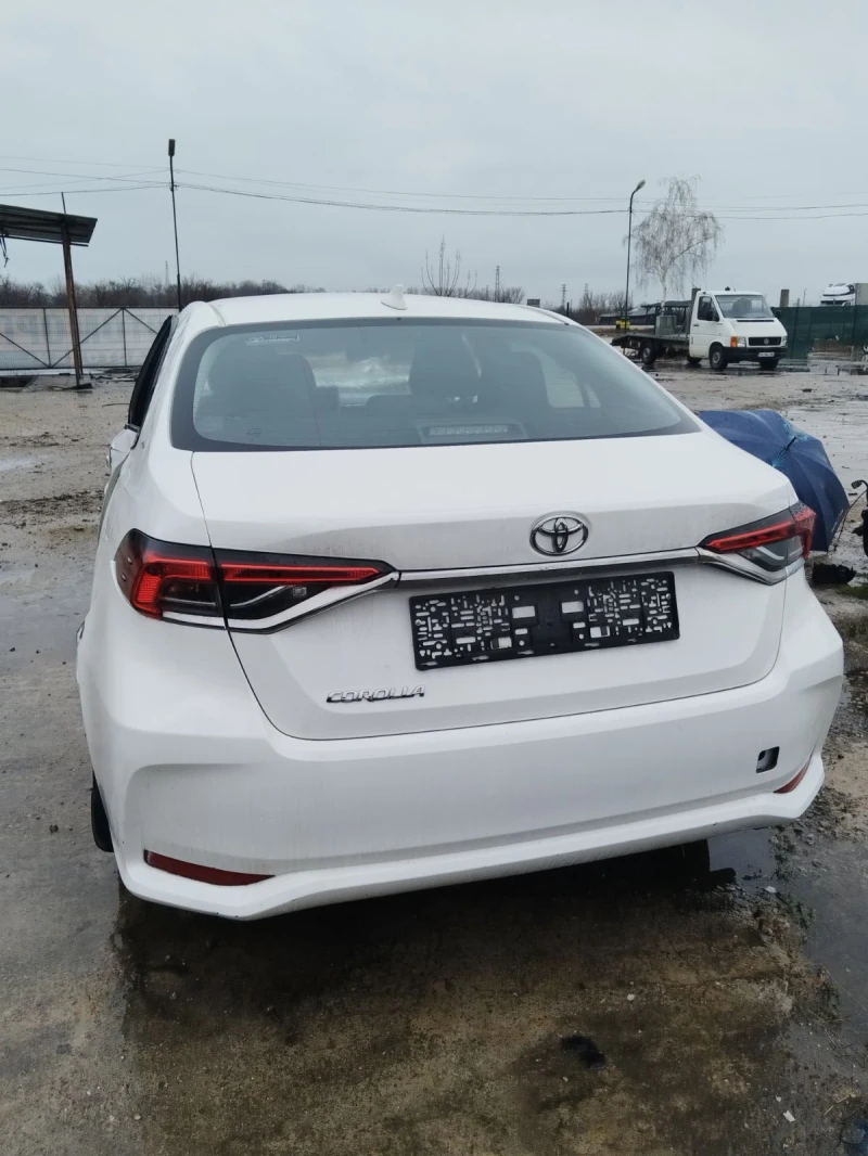 Toyota Corolla 1.5 i, снимка 6 - Автомобили и джипове - 53242644