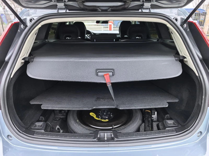 Volvo V60 2, 0tdi-Inscription, снимка 15 - Автомобили и джипове - 53295686